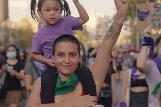 纪录片《突破社会》聚焦全球反腐与社会行动，布雷格曼提出“可能主义”观点