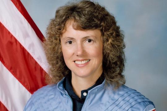 她曾接受培训成为首位太空教师，40年后使命仍在延续