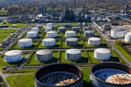 特朗普宣布与伊朗有条件停火后油价大跌，全球股市走高