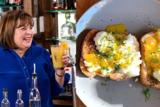 我尝试了Ina Garten的捣碎鸡蛋吐司，这道升级版早午餐只花了我15分钟