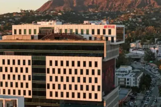 Netflix迅速获利28亿美元，派拉蒙支付WBD终止费；股价再涨14%