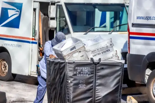 美国邮政局拟首次对包裹加收8%燃油附加费