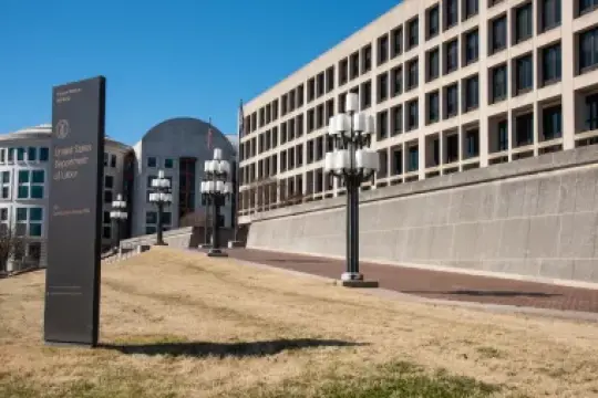 美国3月新增17.8万个就业岗位；电影和音乐行业就业下降