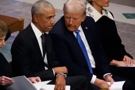 巴拉克·奥巴马警告亚历克斯·普雷蒂被杀是“警钟”，唐纳德·特朗普谴责阻止白宫舞厅建设的尝试