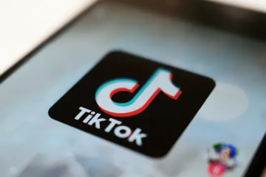 TikTok与Visa在英国推出创作者借记卡，称可加快直播收入到账