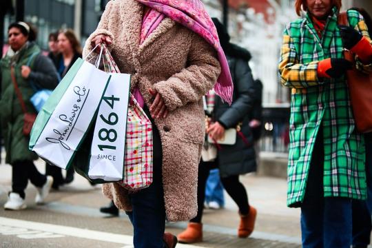 英国11月经济意外增长0.3% 汽车生产与服务业回暖带动