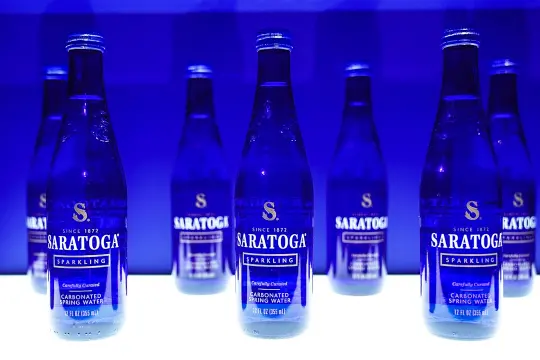 萨拉托加泉水加速扩张：从高端餐桌走向大众零售