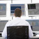 英镑兑美元徘徊关键区间 1.32–1.38：技术区间获强化 基本面博弈加剧