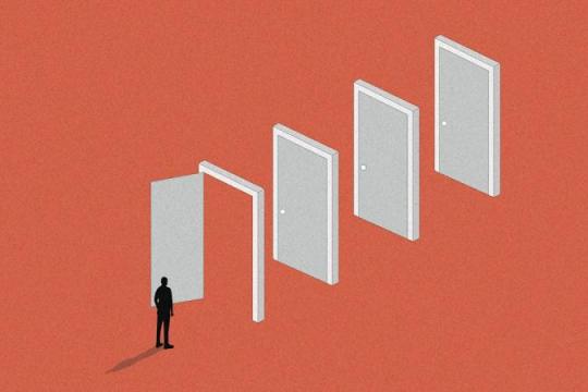 “工作过度且报酬不足”的职场叙事背后