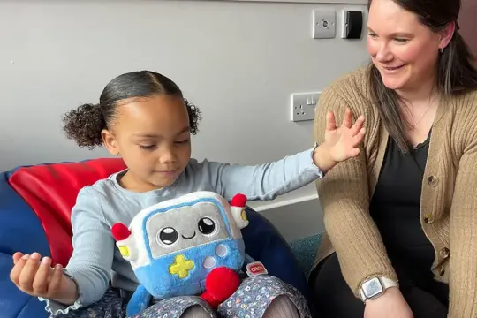 剑桥大学研究：面向幼儿的AI玩具需加强监管与安全认证