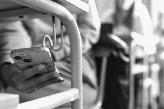 美国多州收紧校园手机使用 俄亥俄实践呈现复杂效果