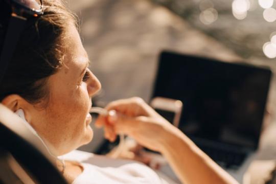 “工作假期”在英国升温：远程办公与休假结合成新选择