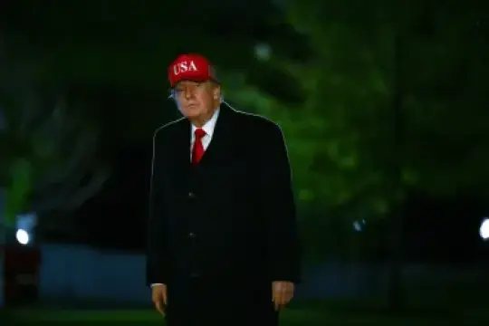 唐纳德·特朗普猛烈抨击教皇，随后发布一张自己如基督般的形象——更新报道