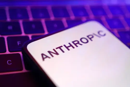 Anthropic负责人警告AI风险“几乎已来临”，呼吁社会体系做好准备