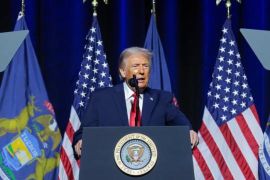 特朗普称美国经济“获胜”，民调显示生活成本压力仍受关注