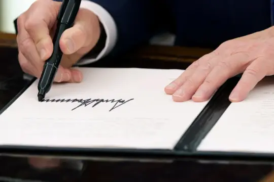 美国财政部称特朗普签名将出现在纸币上 财长签名将被移除