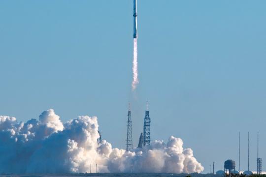 蓝色起源宣布TeraWave卫星网络：最高6 Tbps吞吐量，瞄准互联网骨干市场