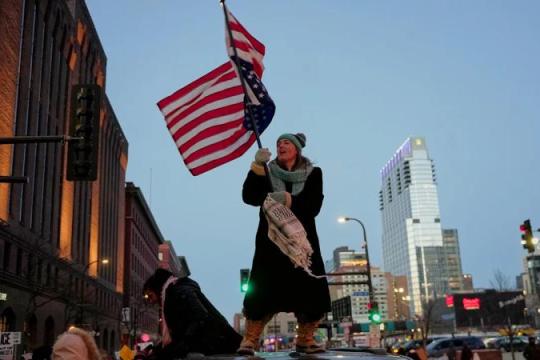 明尼阿波利斯联邦枪击案引发特朗普阵营内枪支权利分歧