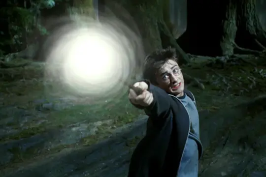 Netflix与Paramount竞逐华纳兄弟探索资产，交易走向或影响内容供给