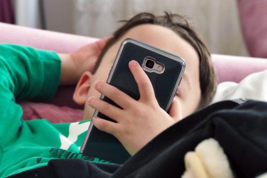 逾10万人致信英国议员，呼吁禁止16岁以下青少年使用社交媒体