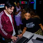 网络安全组织者把“去大科技化”带进酒吧：在派对氛围中学习隐私保护