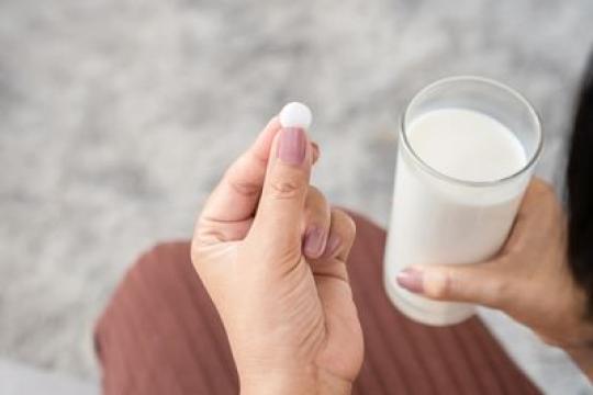 服用牛奶时应避免的5种补充剂和药物
