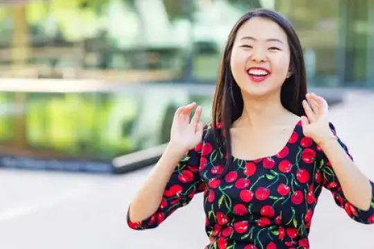 工作中我多次被误认为学生，我选择拥抱年轻的自己而非装老