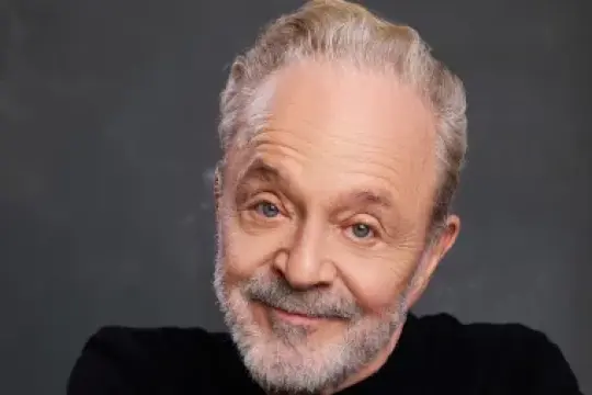 创新艺人娱乐公司签约配音演员吉姆·卡明斯，著名角色包括小熊维尼、跳跳虎和塔斯马尼亚恶魔等