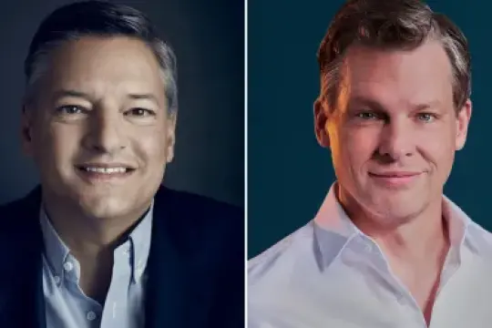 Netflix 联合CEO Ted Sarandos 与 Greg Peters 2025年总薪酬下降，但均超5300万美元