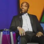 喜剧演员阿里·西迪克谈NAACP形象奖获奖、绕过流媒体平台的顶级专场及为何他不喜欢现场互动