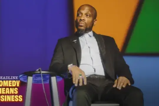 喜剧演员阿里·西迪克谈NAACP形象奖获奖、绕过流媒体平台的顶级专场及为何他不喜欢现场互动