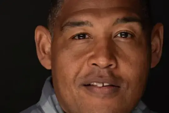 《罪人》演员奥马尔·本森·米勒签约独立艺术家集团