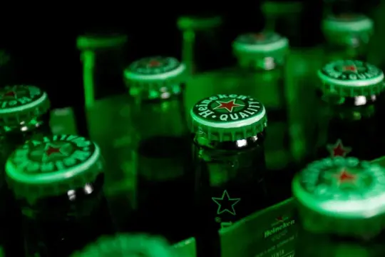 喜力计划两年内全球裁员最多6000人 应对啤酒需求走弱