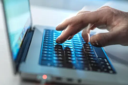 “尴尬且令人羞辱”：英国求职者讲述AI面试带来的挫败感