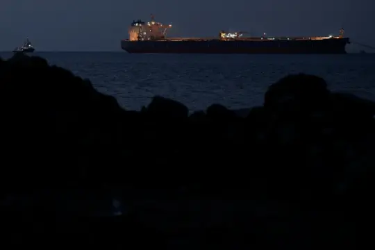 特朗普称将确保能源“自由流向世界”，霍尔木兹海峡航运仍未恢复