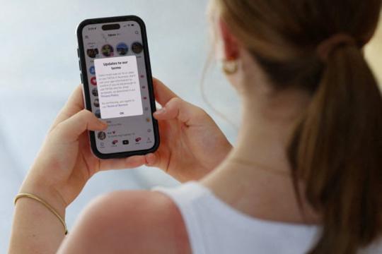 斯塔默称愿考虑澳大利亚式青少年社交媒体禁令