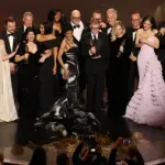 《莎翁情史》1999年最佳影片获奖如何激励制片人工会25年努力回答一个问题：谁是真正的制片人？