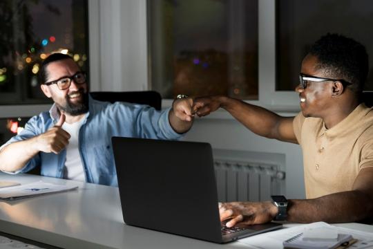 调查：美国职场“隐形”使用人工智能增多，员工自带工具绕开审批