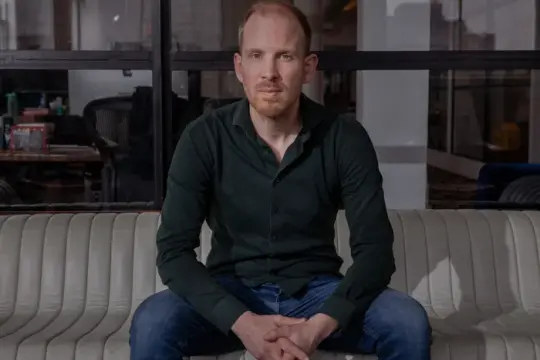 历史学家布雷格曼呼吁抵制ChatGPT，称OpenAI与五角大楼协议引发担忧