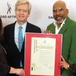 在与制片厂和流媒体平台谈判暂缓期间，SAG-AFTRA领导人与纽约官员及众议员杰罗尔德·纳德勒共庆“摇滚城市”活动