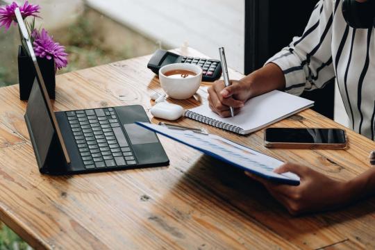 苏格兰中小企业自2020年以来减少逾5300家 自民党与政府就企业支持交锋